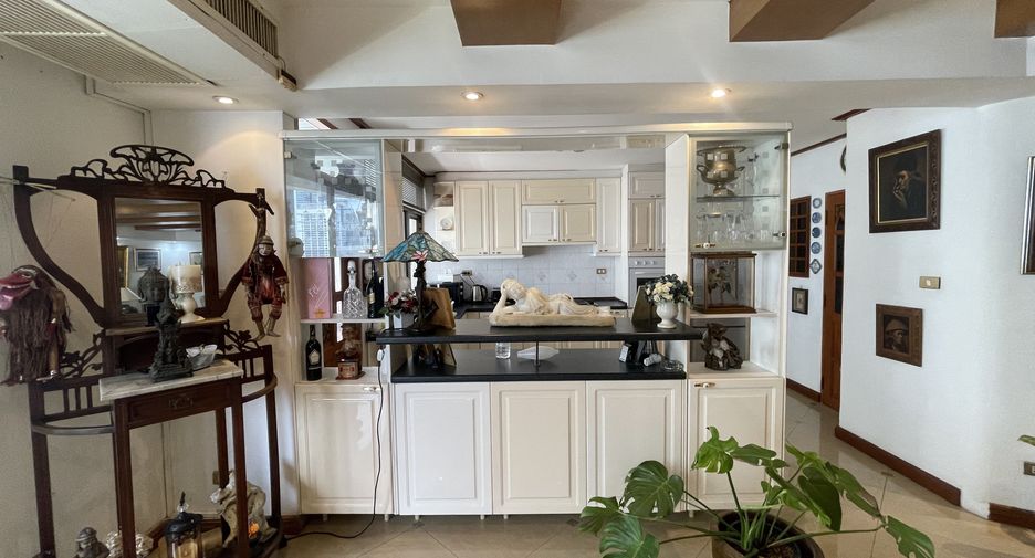 For sale 2 Beds condo in Khlong Toei, Bangkok