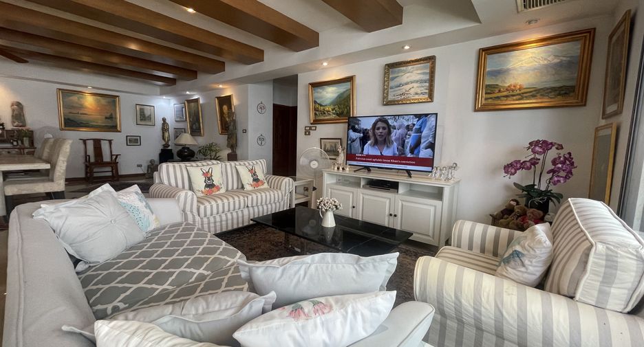 For sale 2 Beds condo in Khlong Toei, Bangkok