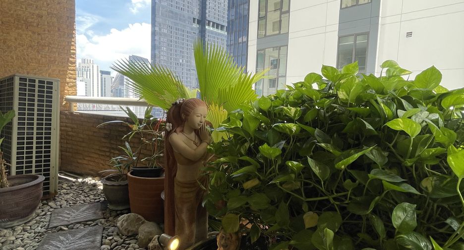 For sale 2 Beds condo in Khlong Toei, Bangkok