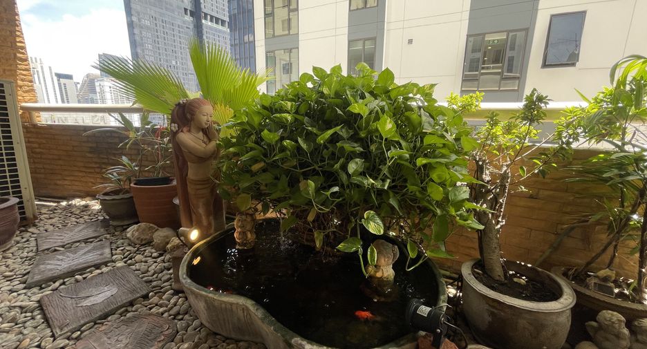 For sale 2 Beds condo in Khlong Toei, Bangkok