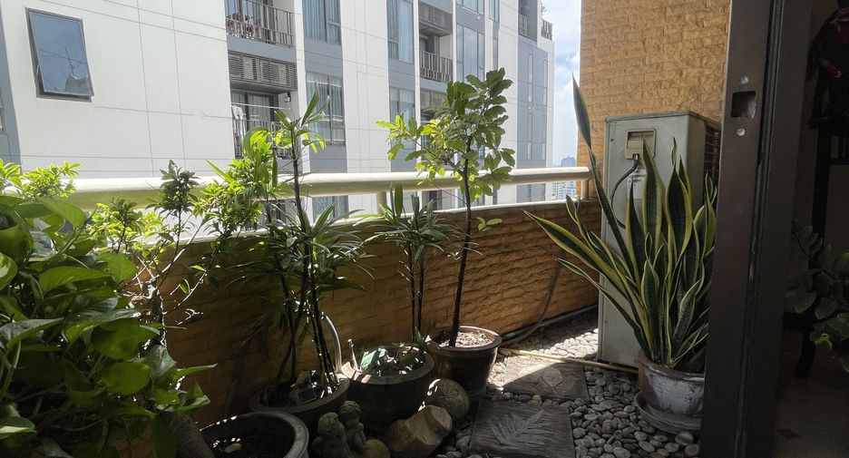 For sale 2 Beds condo in Khlong Toei, Bangkok
