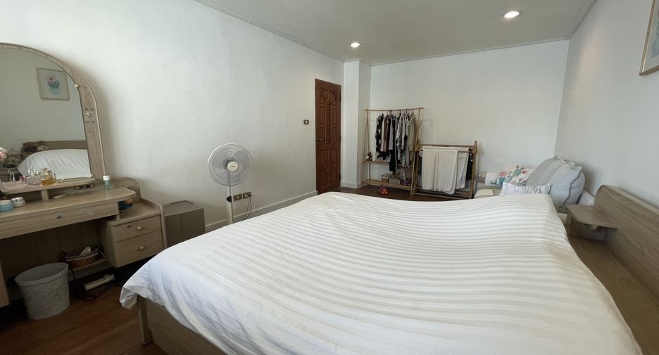For sale 2 Beds condo in Khlong Toei, Bangkok