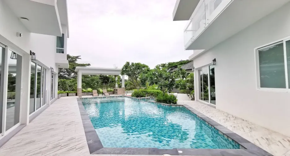 For sale 6 bed villa in Cha Am, Phetchaburi