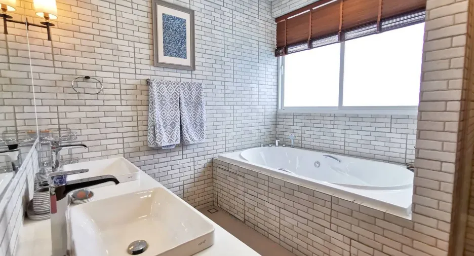 For sale 6 Beds villa in Cha Am, Phetchaburi