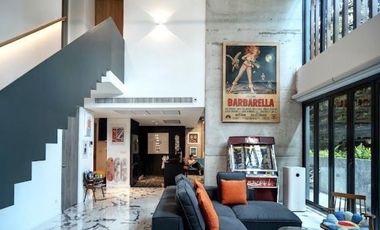 For sale 2 bed condo in Watthana, Bangkok