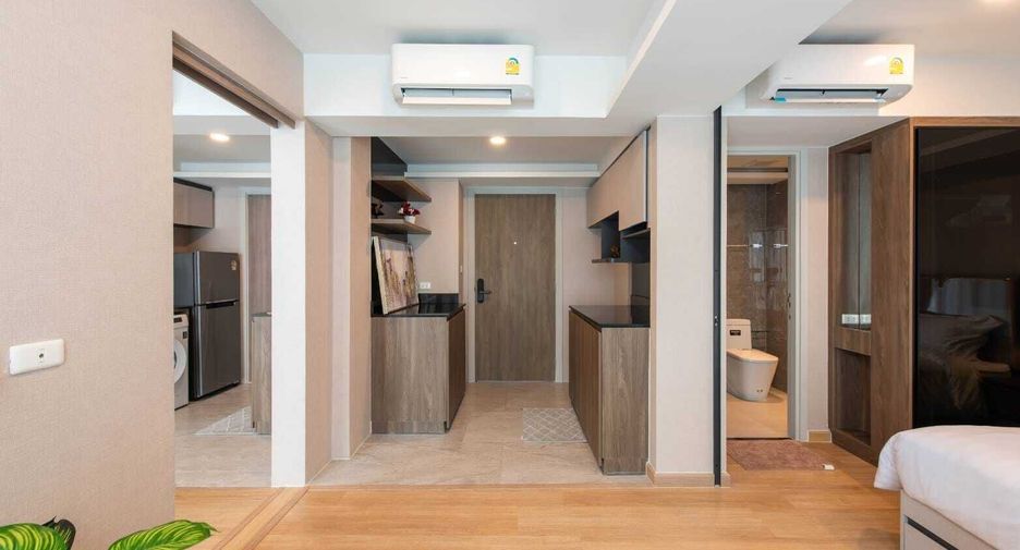 For rent 2 bed condo in Huai Khwang, Bangkok