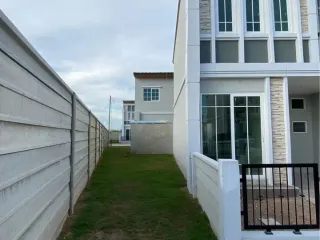 For sale 3 bed townhouse in Ban Pho, Chachoengsao