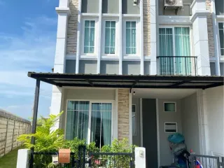 For sale 3 bed townhouse in Ban Pho, Chachoengsao