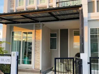 For sale 3 bed townhouse in Ban Pho, Chachoengsao