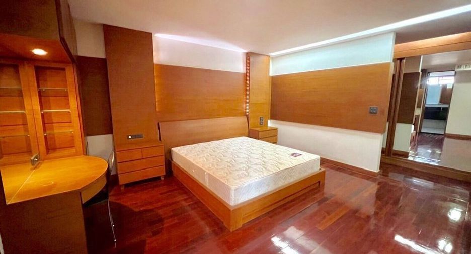 For rent 4 Beds condo in Khlong Toei, Bangkok