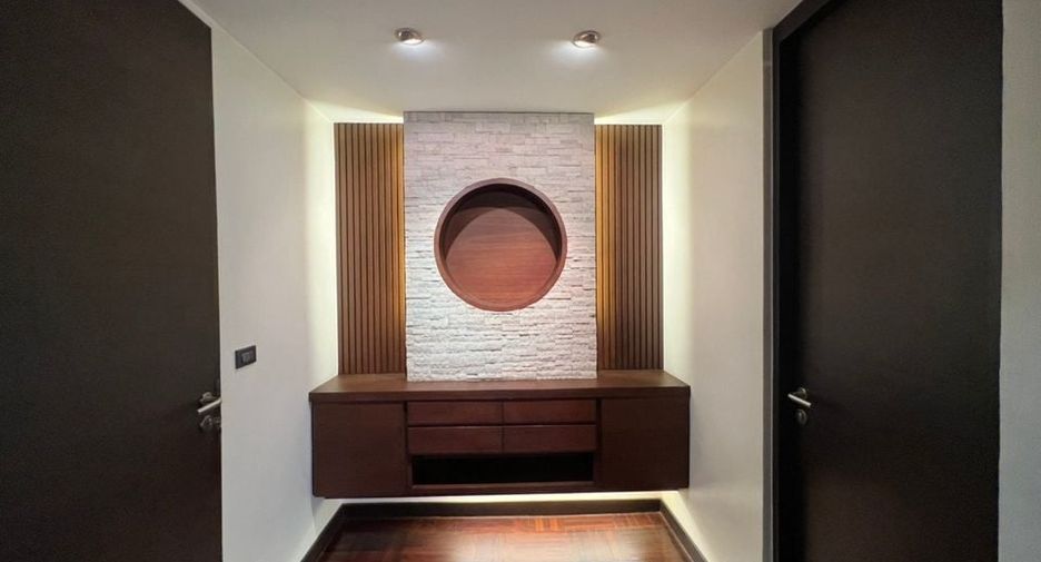 For rent 4 Beds condo in Khlong Toei, Bangkok