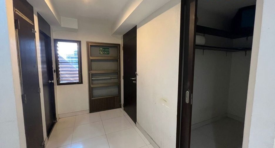 For rent 4 Beds condo in Khlong Toei, Bangkok