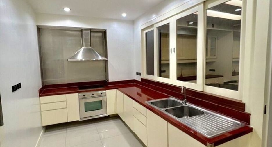 For rent 4 Beds condo in Khlong Toei, Bangkok