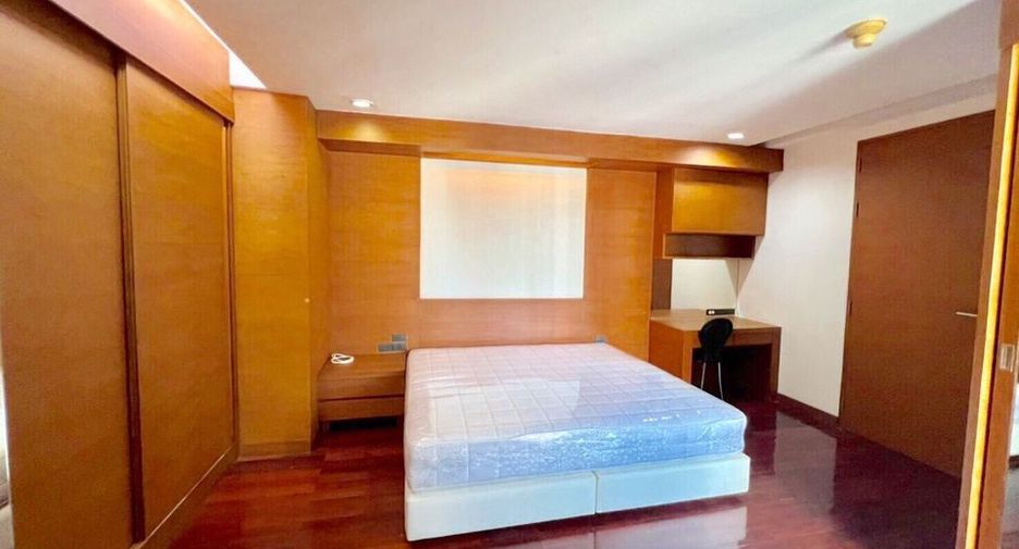 For rent 4 Beds condo in Khlong Toei, Bangkok