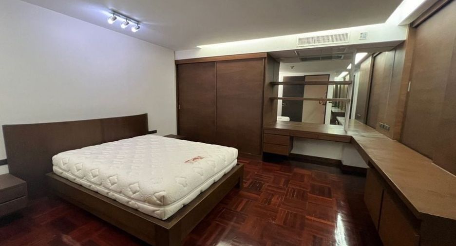 For rent 4 Beds condo in Khlong Toei, Bangkok