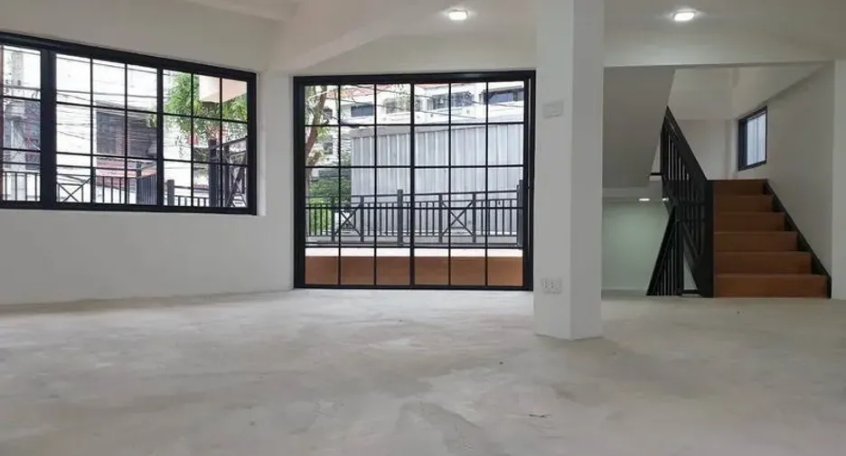 For rent and for sale office in Bang Na, Bangkok