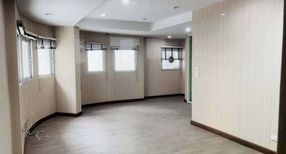 For sale 1 bed office in Huai Khwang, Bangkok