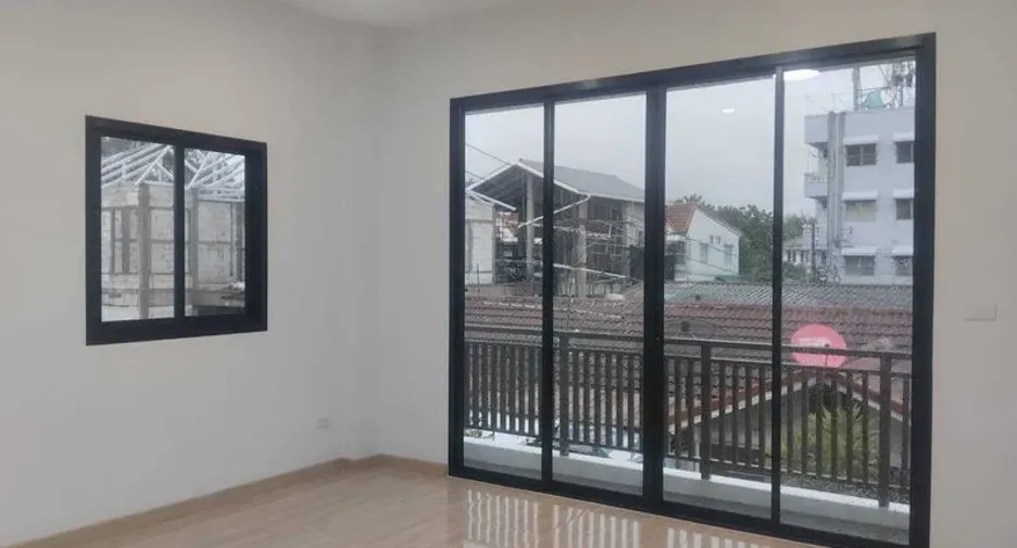 Casa en venta de 4 habitaciones en Phra Khanong, Bangkok