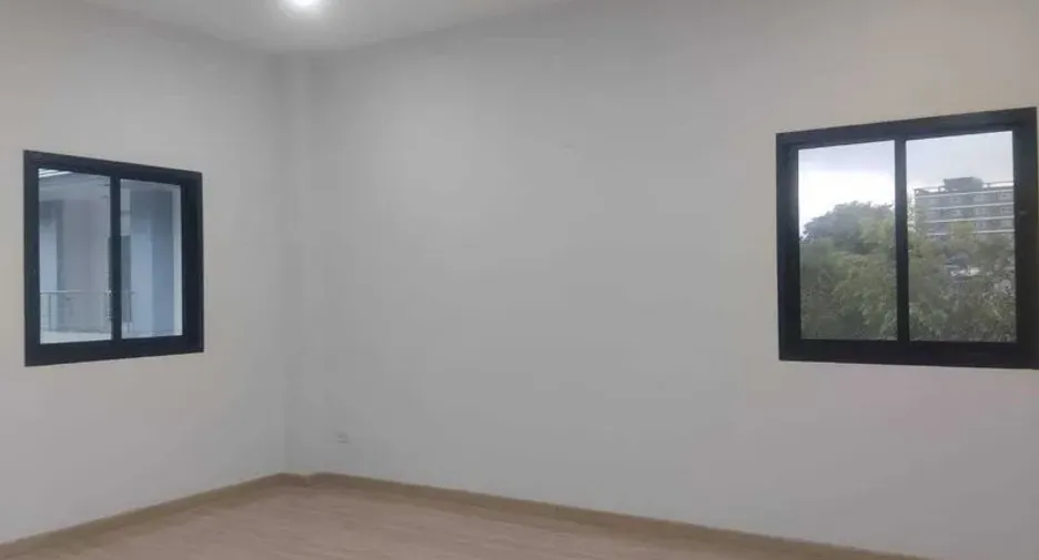 Casa en venta de 4 habitaciones en Phra Khanong, Bangkok