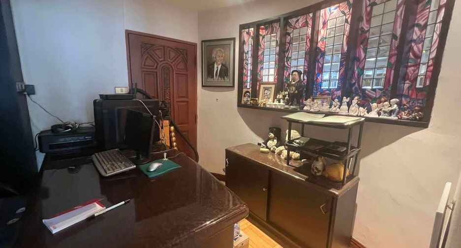 For sale 2 Beds condo in Khlong Toei, Bangkok