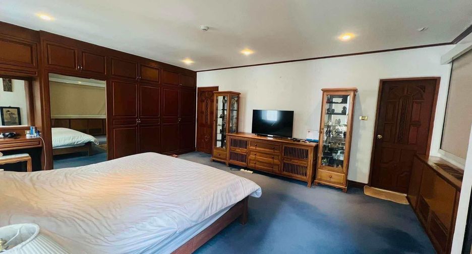 For sale 2 Beds condo in Khlong Toei, Bangkok