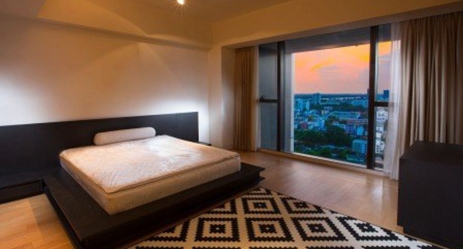 For rent and for sale 3 bedrooms condo in Sathon, Bangkok