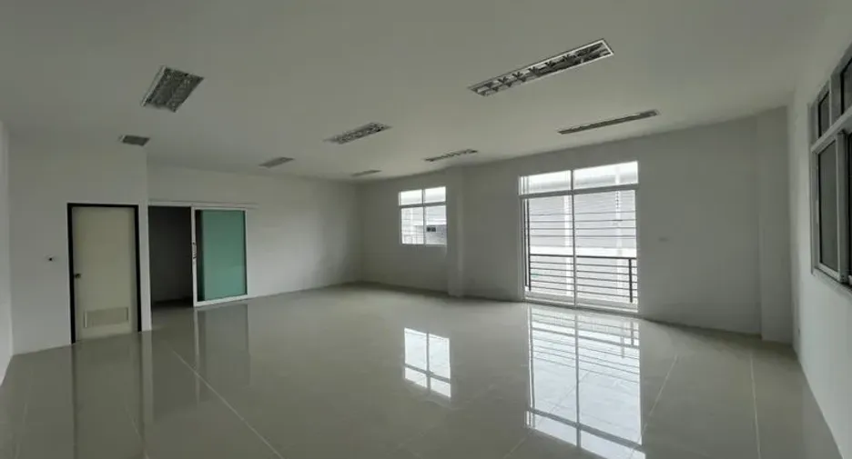 For rent warehouse in Phra Samut Chedi, Samut Prakan