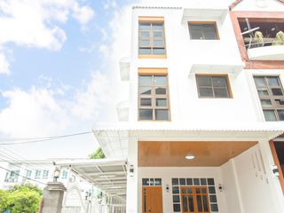 For sale 3 bed townhouse in Lat Phrao, Bangkok
