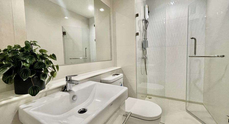 For rent 2 bed condo in Pathum Wan, Bangkok