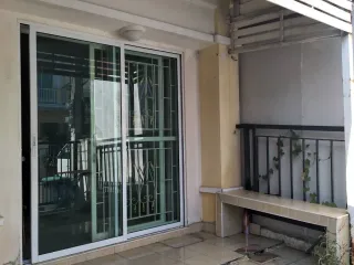 For rent 3 bed townhouse in Mueang Pathum Thani, Pathum Thani