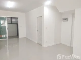 For sale 3 bed townhouse in Mueang Nakhon Si Thammarat, Nakhon Si Thammarat