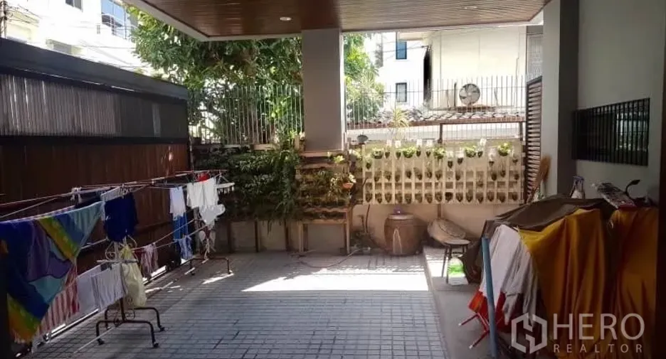 Büro zur Miete und zum Kauf mit 5 Zimmer in Sathon, Bangkok