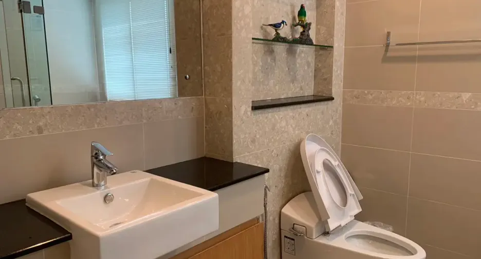 For rent 3 bedrooms condo in Khlong Toei, Bangkok