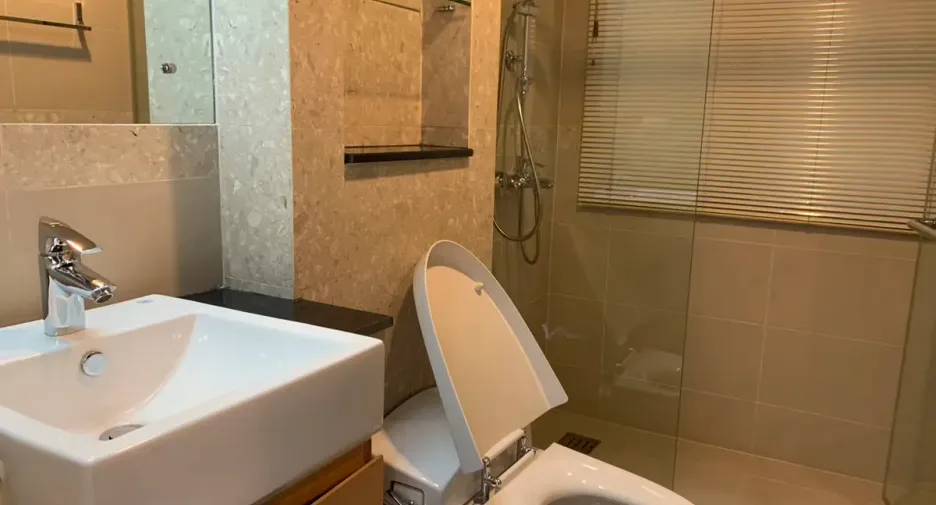 For rent 3 bedrooms condo in Khlong Toei, Bangkok