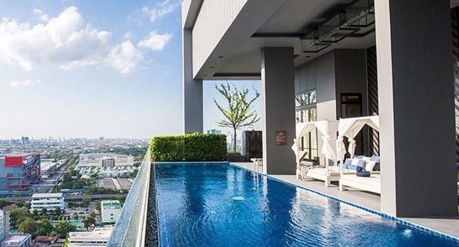 For sale 2 bed condo in Phaya Thai, Bangkok