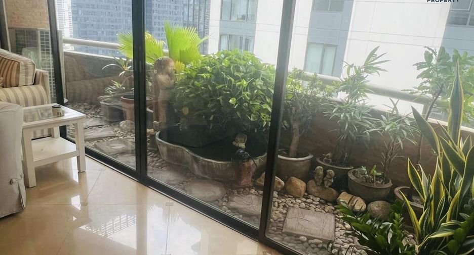 For sale 2 Beds condo in Khlong Toei, Bangkok