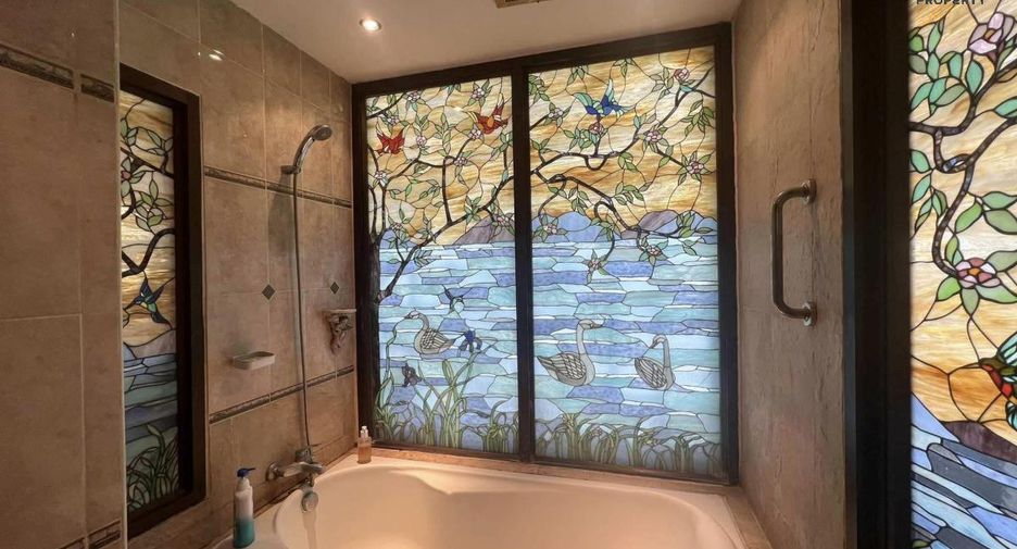 For sale 2 Beds condo in Khlong Toei, Bangkok