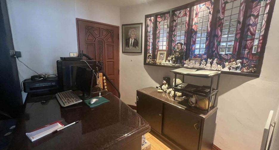 For sale 2 Beds condo in Khlong Toei, Bangkok
