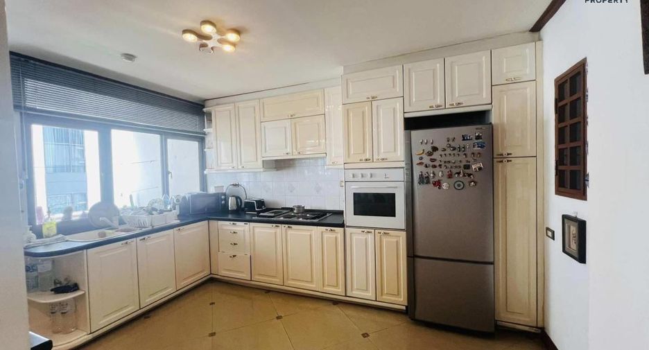 For sale 2 Beds condo in Khlong Toei, Bangkok