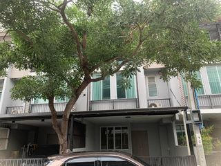 For sale 3 bed townhouse in Lat Phrao, Bangkok