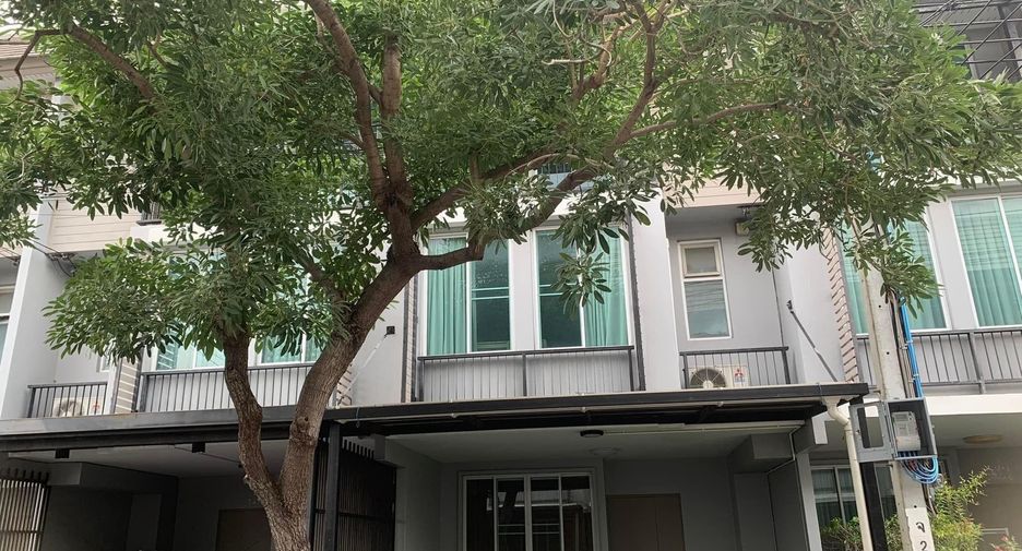 For rent 3 Beds townhouse in Lat Phrao, Bangkok