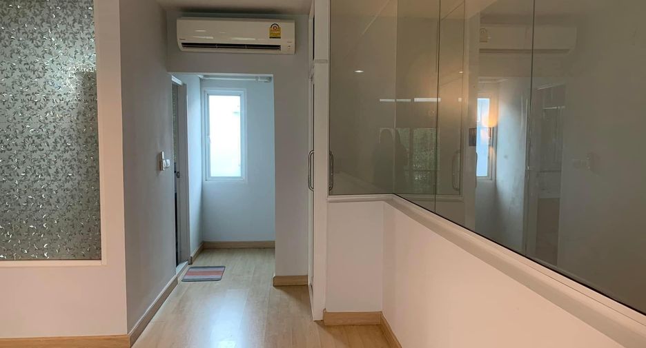 For rent 3 Beds townhouse in Lat Phrao, Bangkok