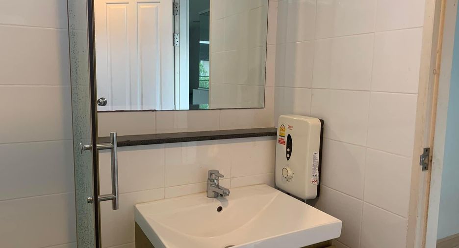 For rent 3 Beds townhouse in Lat Phrao, Bangkok