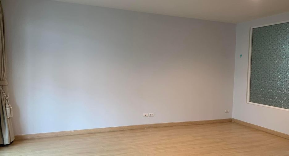 For rent 3 Beds townhouse in Lat Phrao, Bangkok