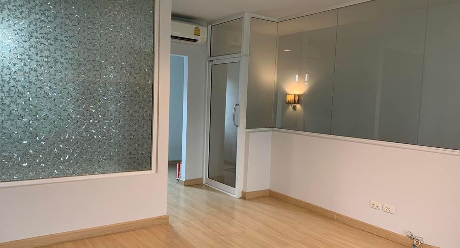 For rent 3 Beds townhouse in Lat Phrao, Bangkok