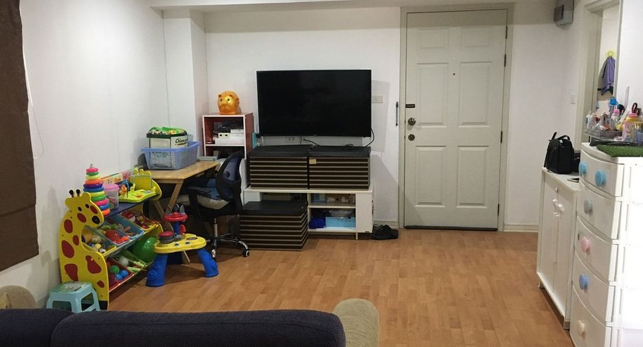 For sale studio condo in Huai Khwang, Bangkok