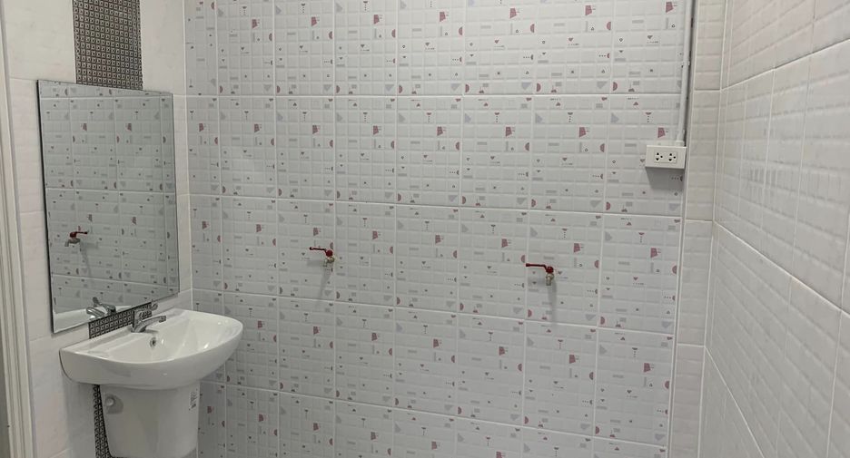 For sale 1 bed townhouse in Bang Sue, Bangkok