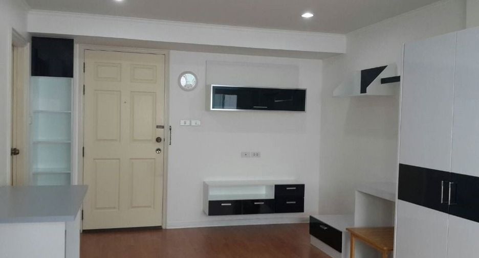 For sale 1 bed condo in Huai Khwang, Bangkok