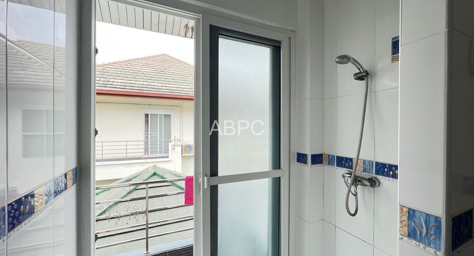 For sale 5 bedrooms house in Mueang Rayong, Rayong