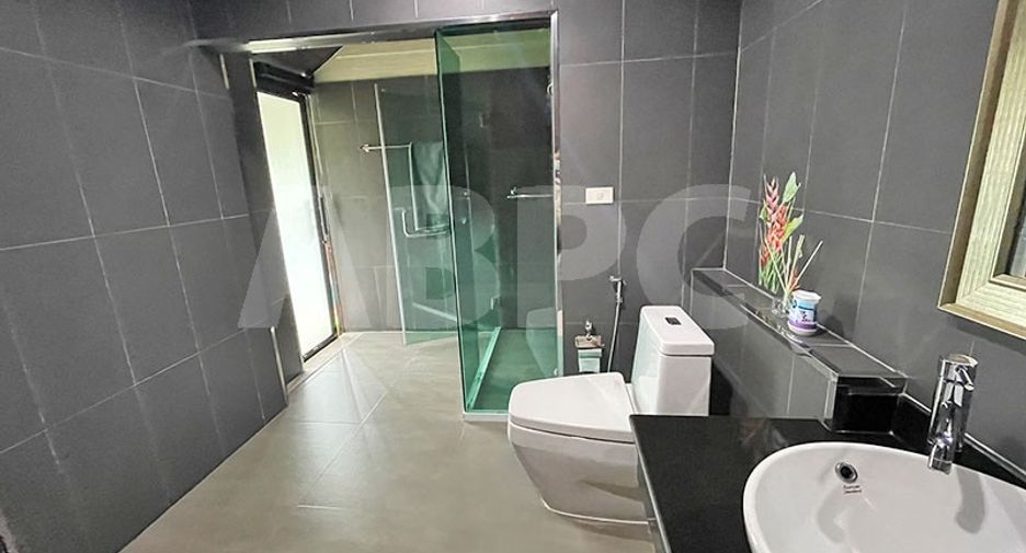 For rent and for sale 4 bedrooms house in Bang Lamung, Chonburi